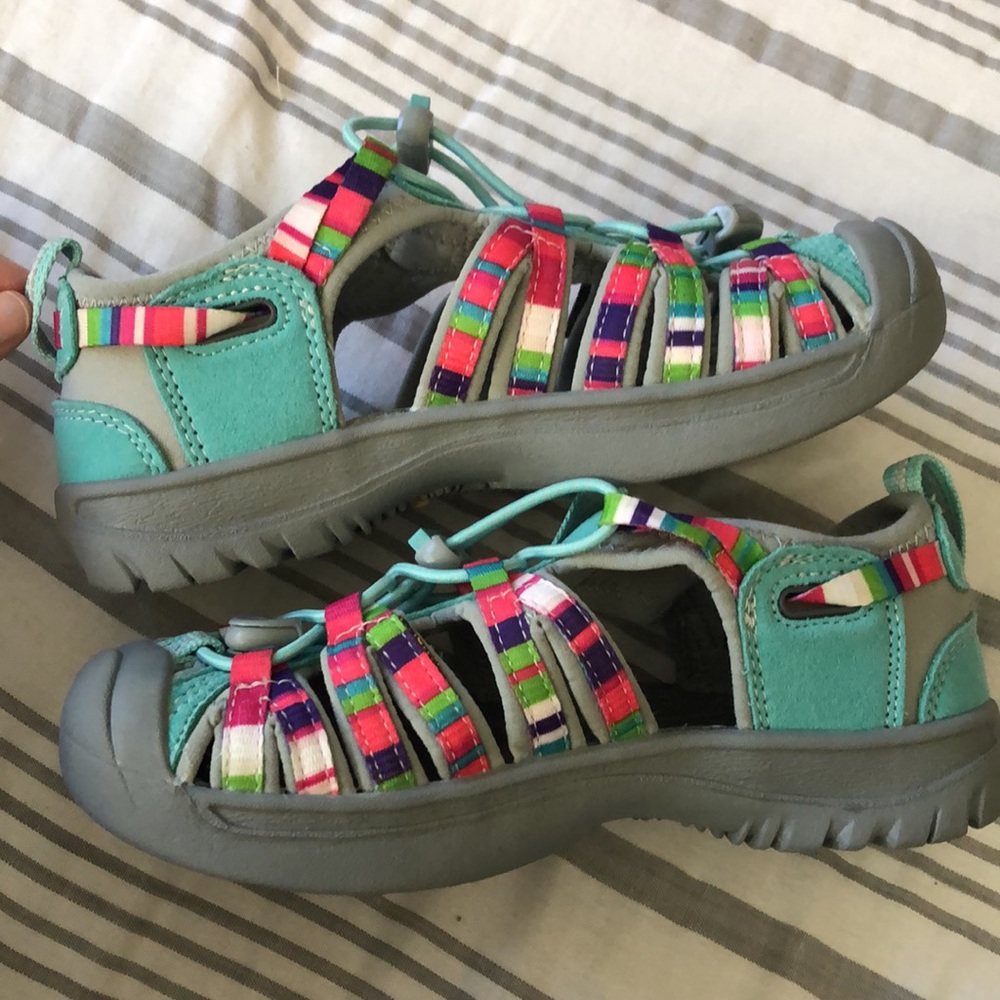 Keen hiking sandals NWT size 1 girls never worn aqua pink